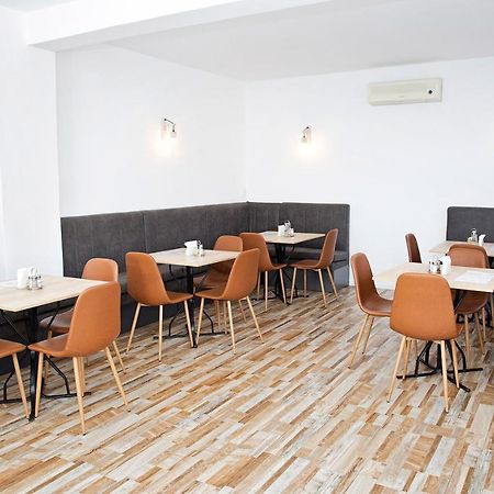 Hotel Terra Орадеа Екстериор снимка