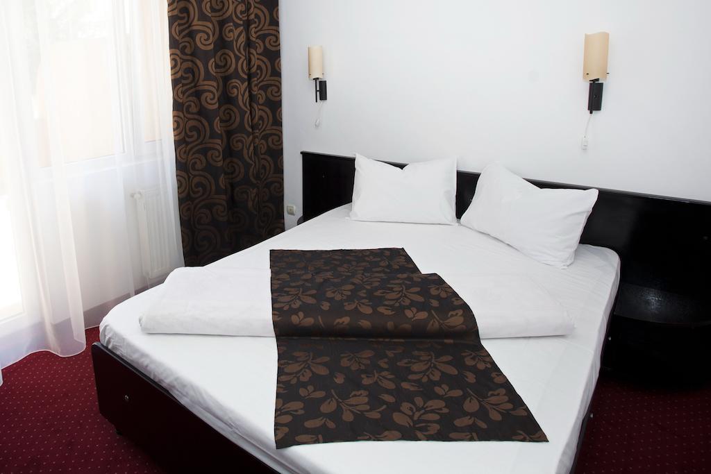 Hotel Terra Орадеа Екстериор снимка