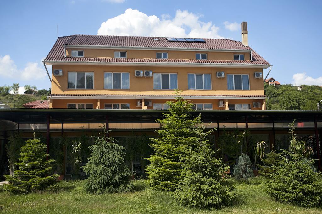 Hotel Terra Орадеа Екстериор снимка