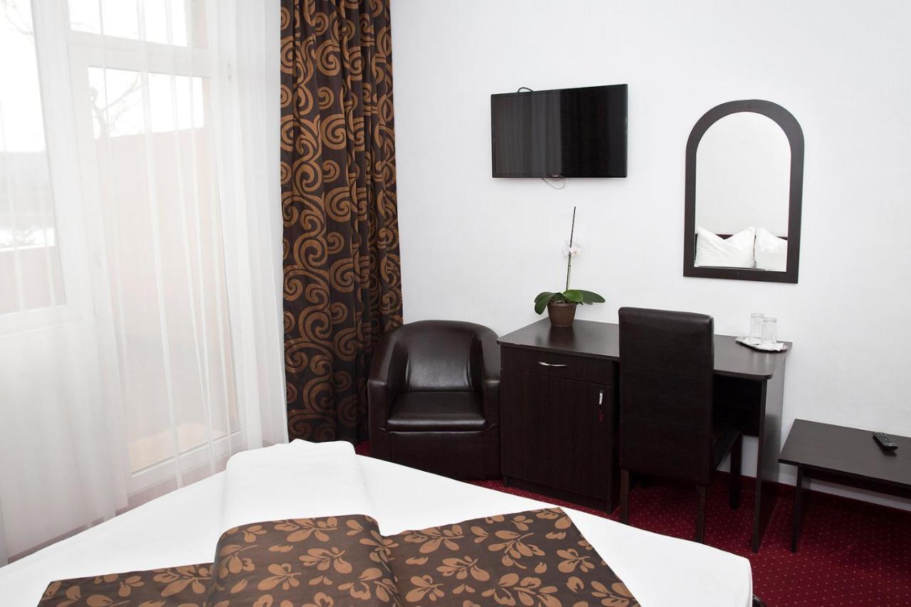 Hotel Terra Орадеа Екстериор снимка