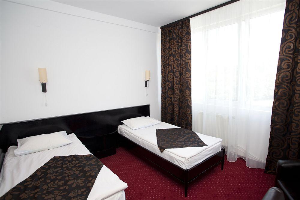 Hotel Terra Орадеа Екстериор снимка