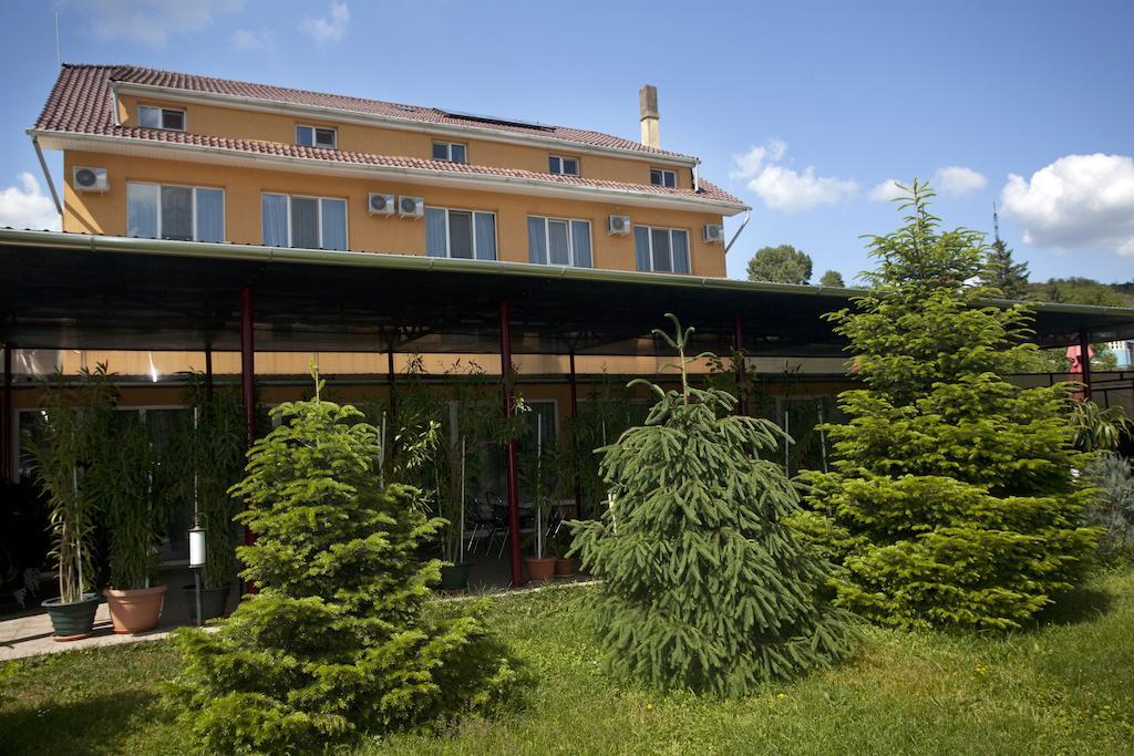 Hotel Terra Орадеа Екстериор снимка