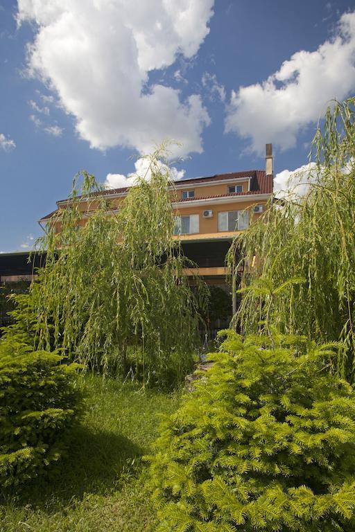 Hotel Terra Орадеа Екстериор снимка