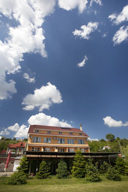 Hotel Terra Орадеа Екстериор снимка